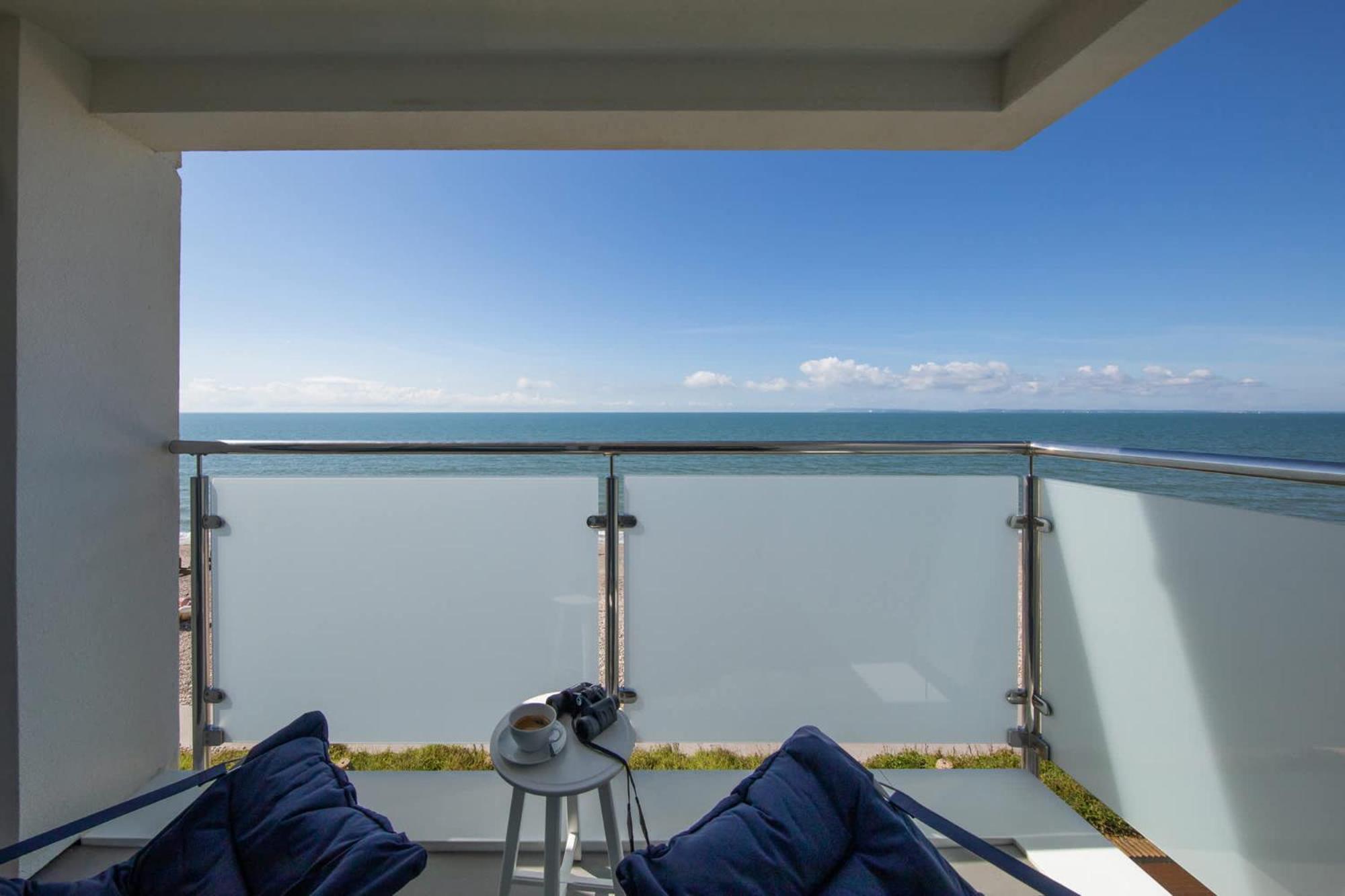 High-End Beachfront Getaway Sea View King Bed East Wittering Exteriör bild
