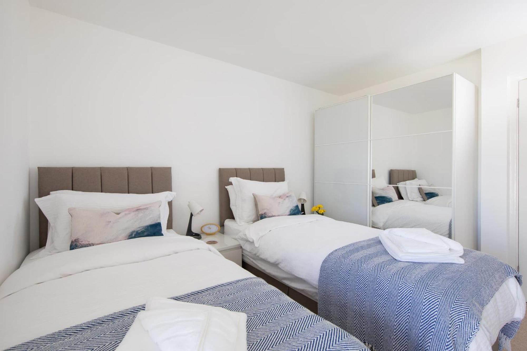 High-End Beachfront Getaway Sea View King Bed East Wittering Exteriör bild