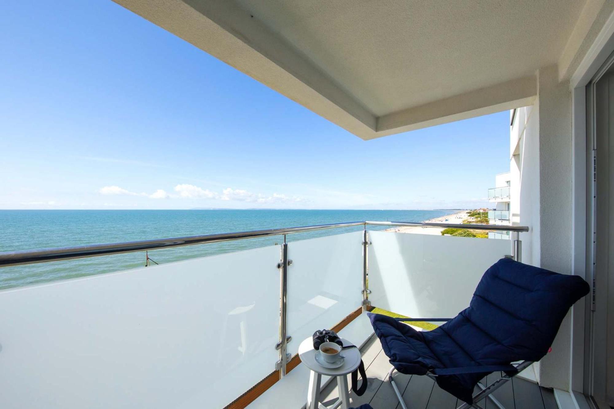 High-End Beachfront Getaway Sea View King Bed East Wittering Exteriör bild